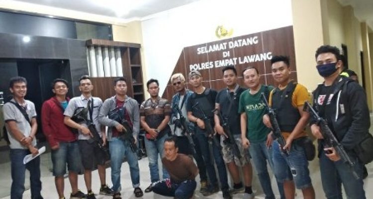 4e35e499-dce1-429e-a27a-c4d50f3c3fc2_452x300