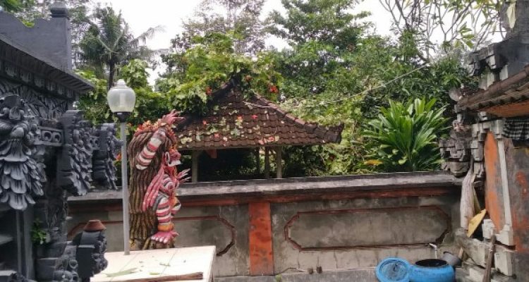 Pura Perajapati, Kuburan Desa Mendoyo Dangin Tukad