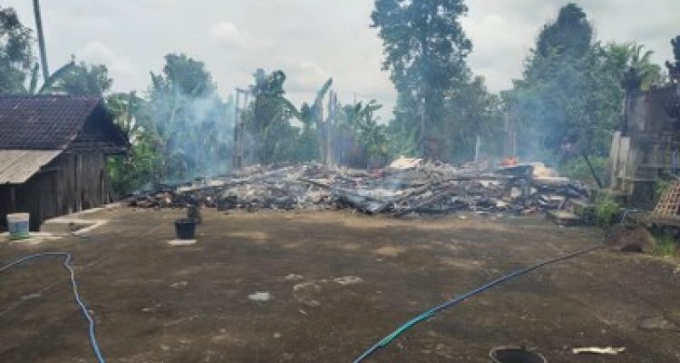 Ket Poto, Api menghanguskan rumah di Asahduren, Pekutatan. Kamis (11/2/2021) Ket Poto, Api menghanguskan rumah di Asahduren, Pekutatan. Kamis (11/2/2021)