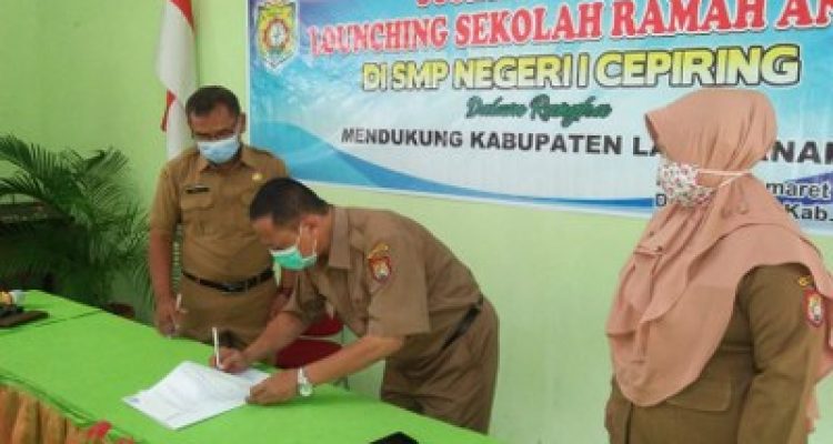 Penandatanganan Peresmian SMPN 1 Cepiring sebagai Sekolah Ramah Anak