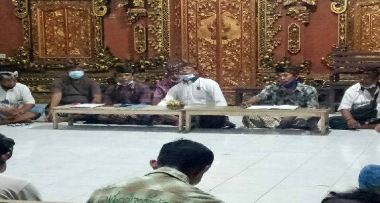Ket Poto, Rapat/Paruman Pemucuk Banjar Bilukpoh Kangin terkait adanya Mosi tidak Percaya dari Masyarakat Lingk. Bilukpoh Kangin terhadap Kinerja Kepala Lingkungan (Kaling) Bilukpoh