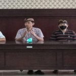 Bandesa Adat Kedonganan sekaligus Manggala Badan Pengawas LPD Kedonganan Dr. Wayan Merta (paling kiri) Kepala LPD Kedonganan I Ketut Madra (nomor dua dari kiri) Sekretaris Sabha Desa Adat Kedonganan Putu Suwendra (dua dari kanan) Badan Pengawas LPD Desa Adat Kedonganan Kadek Suparta (paling kanan)