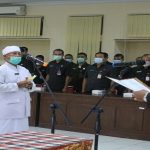 Ket poto, Bupati Jembrana I Nengah Tamba melantik Penjabat Sekretaris Daerah Kabupaten Jembrana I Nengah Ledang di Aula Lantai II Jimbarwana, Senin (5/4/2021).