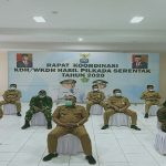 Ket poto, Bupati Jembrana I Nengah Tamba menghadiri rakor secara virtual yang dipimpin presiden RI Joko Widodo Mendagri Tito Karnavian, Menpan RB Tjahyo Kumolo serta Menteri Keuangan Sri Mulyani. Sementara dari Jembrana, turut dihadiri Wabup I Gede Ngurah Patriana Krisna, Ketua DPRD Ni Made Sri Sutharmi serta jajaran Forkopimda Jembrana. Ket poto, Bupati Jembrana I Nengah Tamba menghadiri rakor secara virtual yang dipimpin presiden RI Joko Widodo Mendagri Tito Karnavian, Menpan RB Tjahyo Kumolo serta Menteri Keuangan Sri Mulyani. Sementara dari Jembrana, turut dihadiri Wabup I Gede Ngurah Patriana Krisna, Ketua DPRD Ni Made Sri Sutharmi serta jajaran Forkopimda Jembrana.