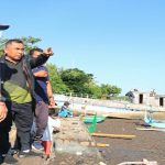 Bupati Jembrana I Nengah Tamba SH memantau Pantai Perancak, dan Pantai Air Kuning Bupati Jembrana I Nengah Tamba SH memantau Pantai Perancak, dan Pantai Air Kuning