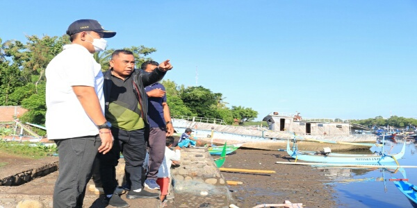 Bupati Jembrana I Nengah Tamba SH memantau Pantai Perancak, dan Pantai Air Kuning