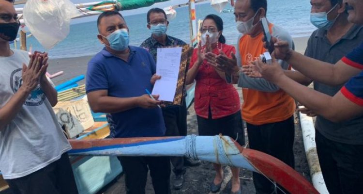 Ket poto, Penandatanganan SK Pencanangan Desa Candikusuma sebagai kampung kerapu oleh Bupati Jembrana 