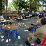 Camat Negara menggelar rakor evaluasi pencapaian target vaksinasi Covid-19 bersama perbekel dan lurah