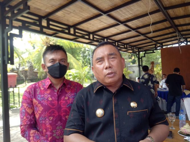 Ket poto, Bupati Jembrana I Nengah Tamba SH didampingi oleh Wakil Bupati I Gede Ngurah Patriana Krisna