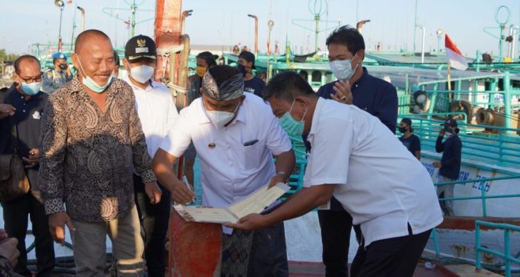 Ket Poto Bupati Tamba tandatangani MOU (Memorandum Of Understanding /Perjanjian Kerjasama) komitmen pembangunan investasi perikanan di Benoa Bali