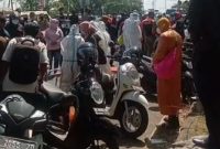 Antrian Pemeriksaan Swap Antigen di Suramadu yang arah ke surabaya