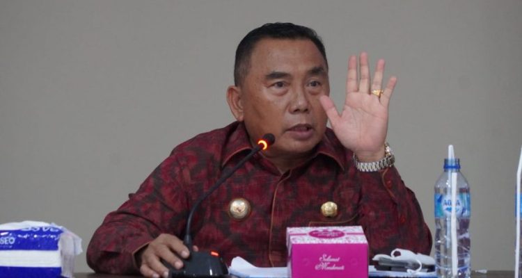 Ket poto, Bupati Jembrana I Nengah Tamba