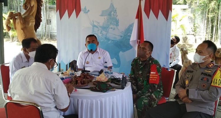 Ket poto, Rapat Kordinasi Jajaran Forkopimda Jembrana di rumah Jabatan Bupati Jembrana untuk mengikuti rakor secara virtual