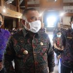 Ket Poto, Bupati Jembrana I Nengah Tamba serta Wakil Bupati I Gede Ngurah Patriana didampingi Sekda