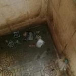 Ket poto, lokasi dalam kamar mandi alun-alun negara