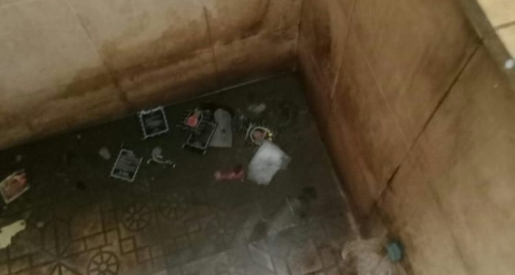 Ket poto, lokasi dalam kamar mandi alun-alun negara