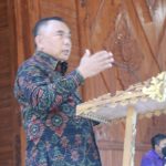 Ket poto, Bupati Jembrana I Nengah Tamba SH