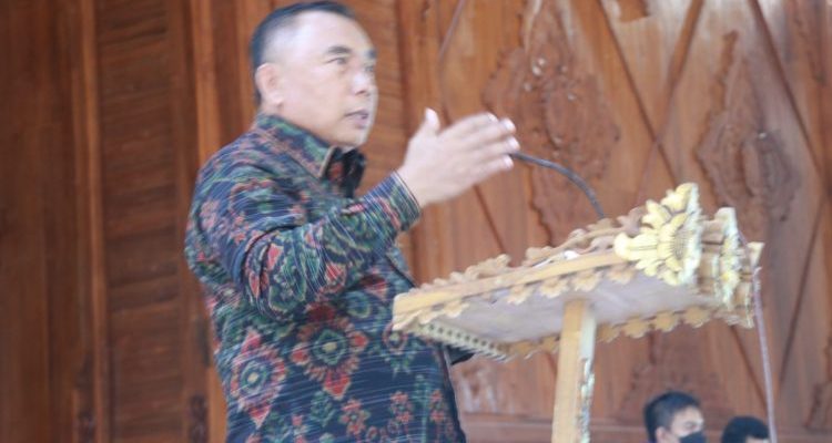 Ket poto, Bupati Jembrana I Nengah Tamba SH