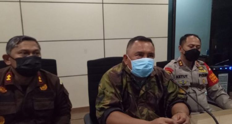 Bupati Jembrana I Nengah Tamba SH didampingi oleh Kapolres Jembrana AKBP I Ketut Gede Adi Wibawa SIK, Kejari Jembrana Triono Rahayudi,