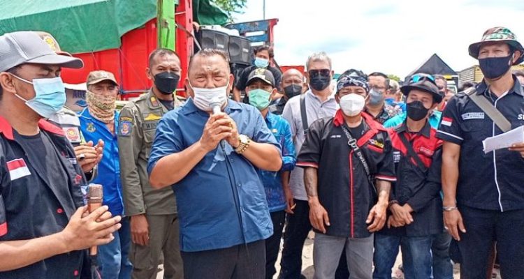 Ket Poto: Bupati Jembrana pantau demo sopir truk di Terminal Kargo Kelurahan Gilimanuk