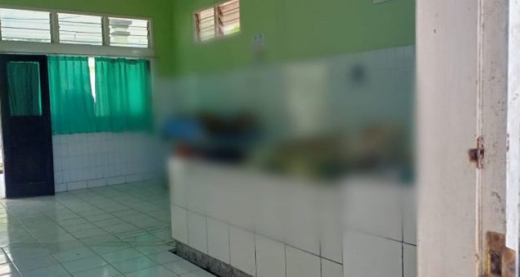 Ket poto: Mayat terapung ditemukan oleh nelayan sudah berada di ruang jenazah RSU Negara Ket poto: Mayat terapung ditemukan oleh nelayan sudah berada di ruang jenazah RSU Negara
