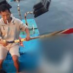 Ket poto: Mr.X ditemukan nelayan mengapung di Perairan Yehembang