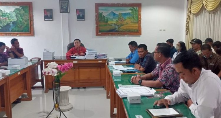 Ket poto: Rakor Komisi II DPRD Jembrana bersama dinas kelautan, perikanan dan perhubungan, pengurus himpunan nelayan Indonesia, PPN Pengambengan