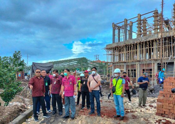 Ket foto : Walikota Denpasar, I Gusti Ngurah Jaya Negara saat meninjau proyek strategis di Kota Denpasar pada Jumat (14/10).