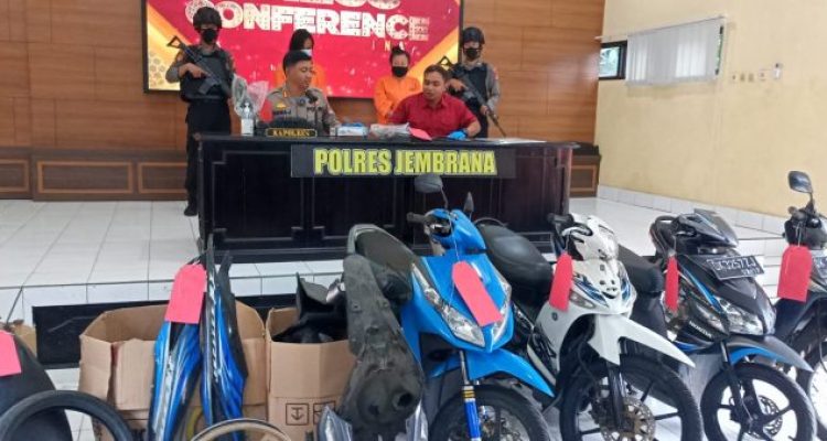 8a1979dc 1bc3 4bd4 Ac0d 558f2775c931