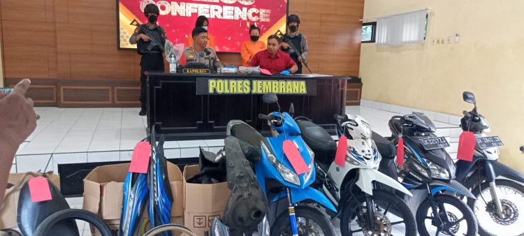 8a1979dc 1bc3 4bd4 Ac0d 558f2775c931