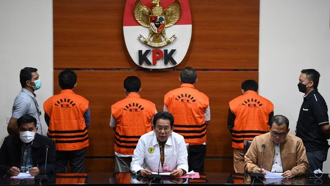 Penahanan Tersangka Suap Dana Hibah Jawa Timur 3 169