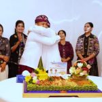 Ket Poto: Bupati Jembrana I Nengah Tamba berpelukan dengan Wakil Bupati Jembrana I Gede Ngurah Patriana Krisna saat 2 Tahun Kepemimpinan