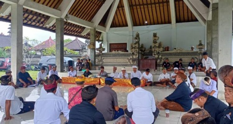 Ket poto: Rapat Musyawarah Mufakat pemilihan Bendesa Adat Batuagung