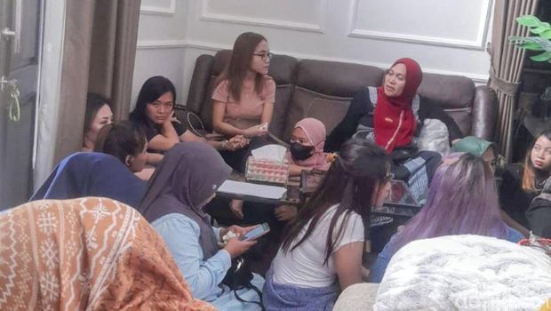 C018a62668eef17bb32a67c049bdd86fd08ee0b289d46bf37e026ecd25ad614d.0