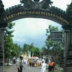 Ket poto Candi Bentar Desa Batuagung Ket poto Candi Bentar Desa Batuagung