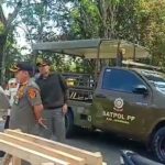 Ket poto: Satpol PP Jembrana datangi pembangunan pabrik yang diduga pabrik batako limba batubara