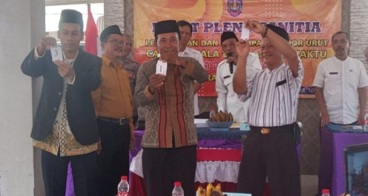 Ket poto: Rapat Pleno Pengundian dan Penetapan Nomor Urut Calon Kepala Desa Bangun Galih Kramat Tegal