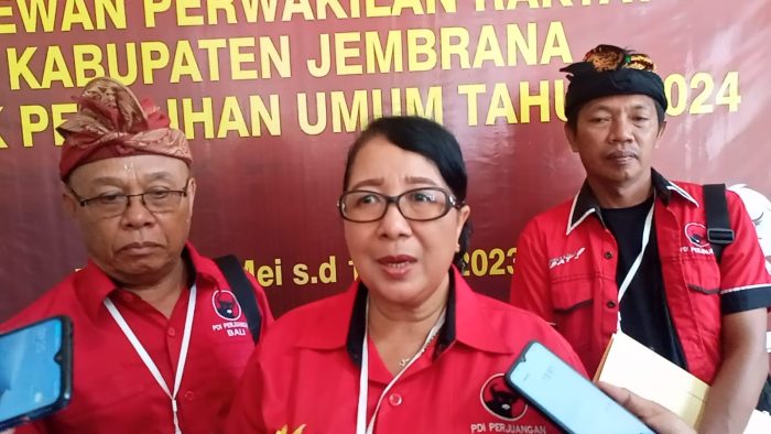 Ket poto: Sekretaris DPC PDIP Jembrana Ni Made Sri Sutharmi