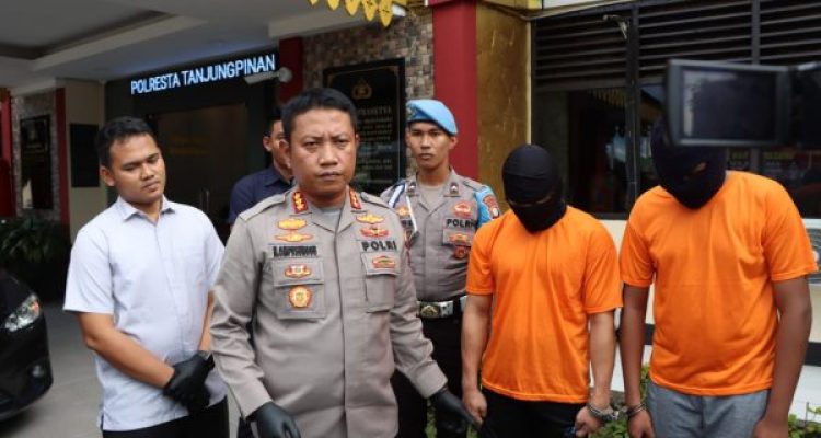 Ket poto: Kapolresta Tanjungpinang Kombes Pol H. Ompusunggu ungkap pencuri mengaku anggota TNI