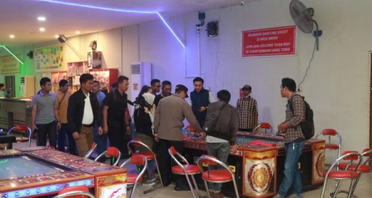 ket poto: Polda Kepri cek langsung keberadaan gelanggang permainan Gelper di Batam