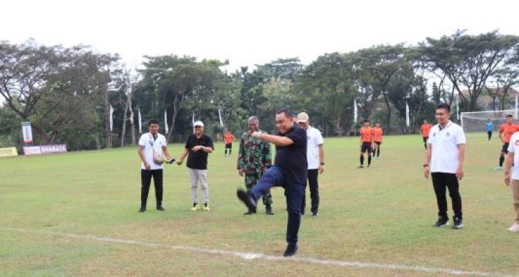 Ket poto: Bupati Jembrana buka Liga Jembrana 2023 di Lapangan Pecangakan