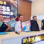 Ket poto: Satreskrim Plres Jembrana ungkap kasus pencurian di dalam bus Ket poto: Satreskrim Plres Jembrana ungkap kasus pencurian di dalam bus