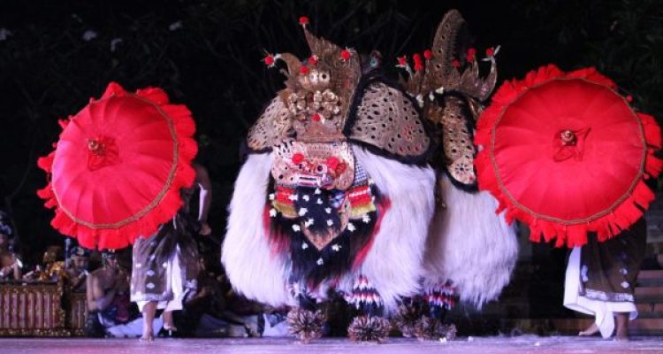Ket foto : Penampilan Kesenian Bapang Barong Ket Duta Kota Denpasar yang diwakili Sekeha Gita Widya Kencana, Kelurahan Padangsambian pada ajang bergengsi Wimbakara/Lomba Bapang Barong Ket serangkaian Pesta Kesenian Bali (PKB) XLV Tahun 2023 di Panggung Terbuka Nrtya ISI Denpasar, Senin (19/6) malam.