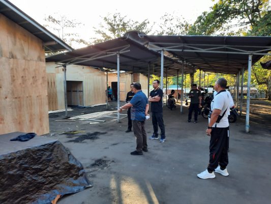 Ket Poto: Bupati Jembrana I Nengah Tamba pantau pembangunan relokasi pedagang Pasar Umum Negara di area parkir Pemkab Jembrana