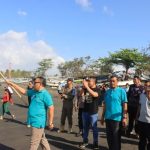 Ket poto: Bupati Jembrana I Nengah Tamba didamping Wakil Bupati I Gede Ngurah Patriana Krisna melepas kegiatan Petik Laut di Desa Air Kuning