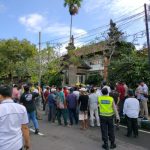 Ket poto: Warga Desa Yehsumbul datangi Kantor Bupati Jembrana