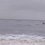 Ket poto: Perahu nelayan di Pesisir Pantai Pebuahan tenggelam diterjang ombak besar Ket poto: Perahu nelayan di Pesisir Pantai Pebuahan tenggelam diterjang ombak besar