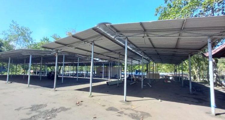 Ket poto: Areal Parkir Pemkab Jembrana ditata untuk pedagang Pasar Umum Negara