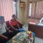 Ket poto: Petugas BPBD melakukan pendataan di kecamatan