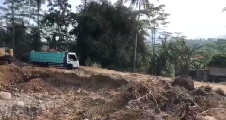 Ket poto: Galian C di Desa Manistutu yang dikeluhkan warga
